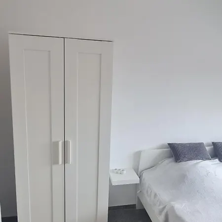 In Universitaets-naehe - Bus Und Parken Vor Der Tuer Apartamento *
